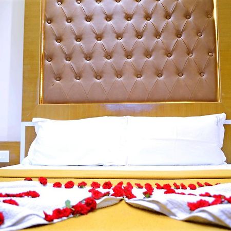 Tr Residency Hotell Pondicherry Exteriör bild