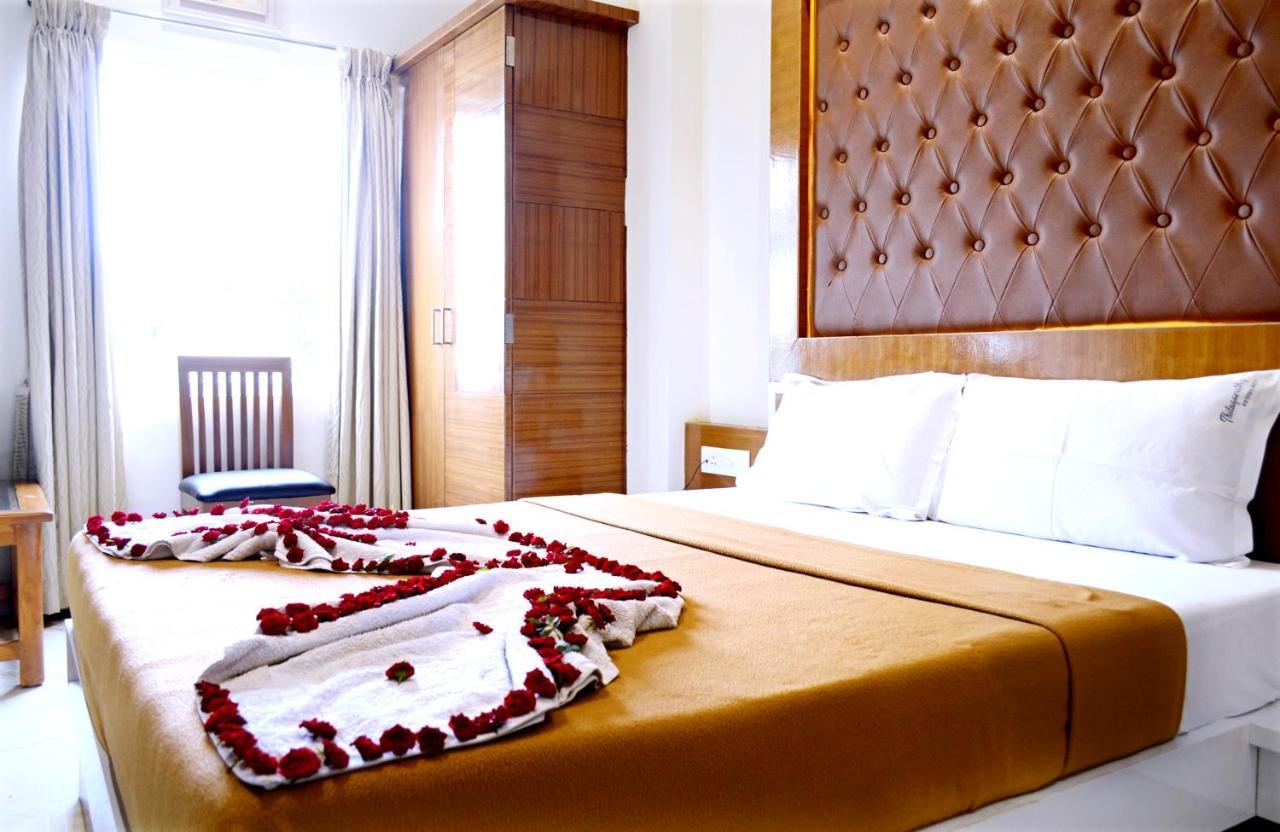 Tr Residency Hotell Pondicherry Exteriör bild